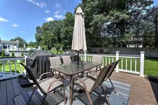 160 Tanglewood Dr, Hamden, CT 06518 - Photo 25
