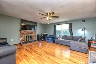 160 Tanglewood Dr, Hamden, CT 06518 - Photo 5