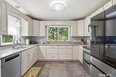 14 Larry Street, Norwich, CT 06360 - Photo 5