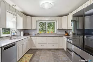 14 Larry St, Norwich, CT 06360 - Photo 5