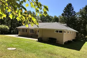 17 Pond Ln, Trumbull, CT 06611 - Photo 3