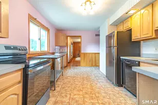 25 Lynn Dr, Wallingford, CT 06492 - Photo 3