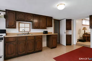 8 Davis St, Danbury, CT 06810 - Photo 23