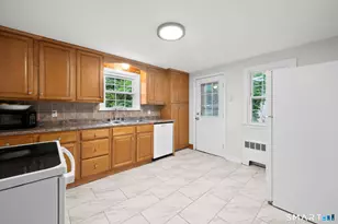 65 Old Windsor Rd, Bloomfield, CT 06002 - Photo 31