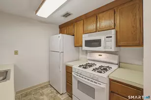 7 Little Oak Ln, Rocky Hill, CT 06067 - Photo 9