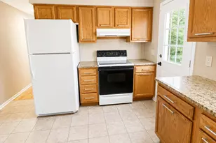 244 Peat Meadow Rd, New Haven, CT 06513 - Photo 9