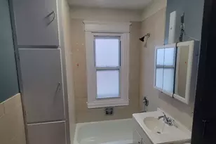 73 Lounsbury St, Waterbury, CT 06706 - Photo 5