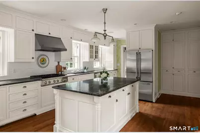 33 Sycamore Road, West Hartford, CT 06117 - Photo 17