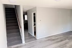 17 Enfield St, Hartford, CT 06112 - Photo 3