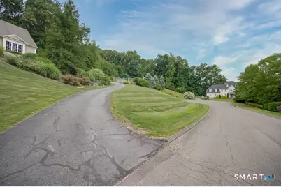 32 King Richards Court, Avon, CT 06001 - Photo 3