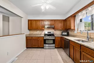 140 Thompson St, East Haven, CT 06513 - Photo 11