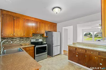 72 Vernon Street, Manchester, CT 06042 - Photo 11