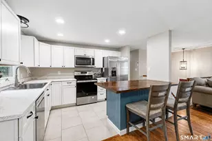 1018 Grassy Hill Rd, Montville, CT 06370 - Photo 11