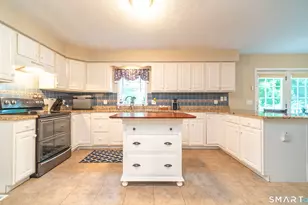 20 Holly Bush Ln, Norwich, CT 06360 - Photo 5