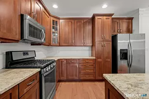 215 Center Meadow Ln, Danbury, CT 06810 - Photo 3