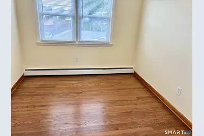 658 Beechmont Avenue, Bridgeport, CT 06606 - Photo 11