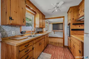 20 Sander St, New London, CT 06320 - Photo 11