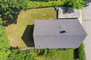 35 Moore Ave, New London, CT 06320 - Photo 9