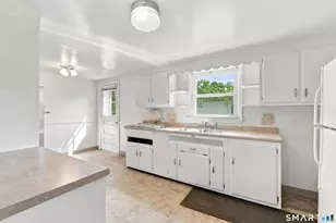 18 Chatham Dr, Norwalk, CT 06854 - Photo 9