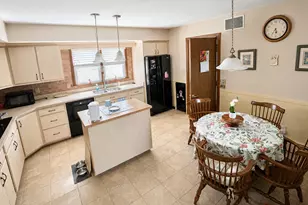 556 Forest Rd, Orange, CT 06477 - Photo 7
