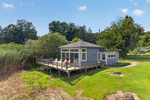 18 Brown St, Guilford, CT 06437 - Photo 1