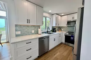 18 Brown St, Guilford, CT 06437 - Photo 7