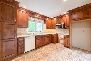 690 Forest Rd, West Haven, CT 06516 - Photo 9