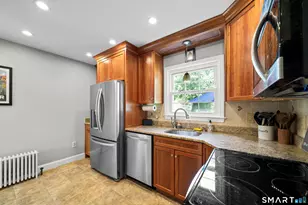 33 Chester Dr, Manchester, CT 06040 - Photo 3