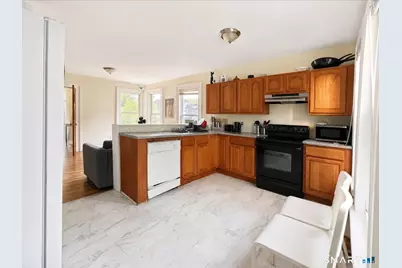 26 Compton Street #2, New Haven, CT 06511 - Photo 5