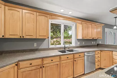 19 Governors Lane, Bethel, CT 06801 - Photo 9