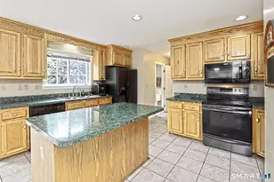 29 Commodore Hull Dr, Derby, CT 06418 - Photo 11