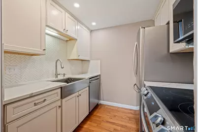 23 Charter Oak Place #4, Hartford, CT 06106 - Photo 9