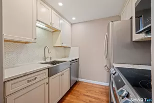 23 Charter Oak Pl, Hartford, CT 06106 - Photo 9