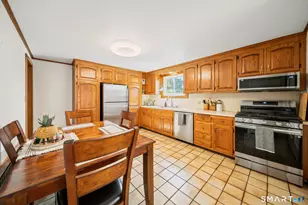 223 North St, Windsor Locks, CT 06096 - Photo 5