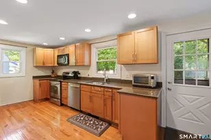 22 Margo Cir, North Haven, CT 06473 - Photo 7