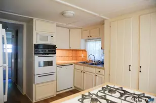 34 Red Oak Dr, Southington, CT 06489 - Photo 11