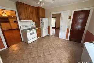 76 Waverly Pl, Bridgeport, CT 06610 - Photo 7