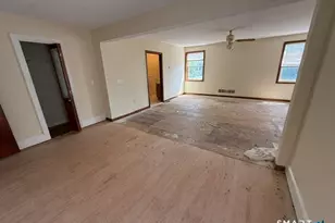 76 Waverly Pl, Bridgeport, CT 06610 - Photo 13