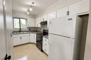 594 E Center St, Manchester, CT 06040 - Photo 5