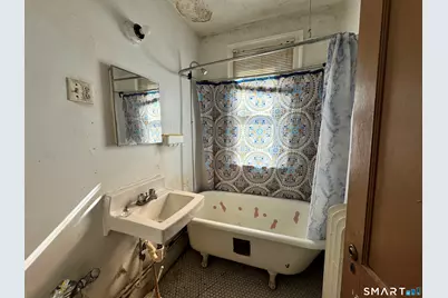102 Rowe Avenue, Hartford, CT 06106 - Photo 17
