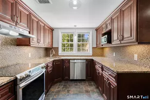 282 Tunxis Rd, West Hartford, CT 06107 - Photo 5
