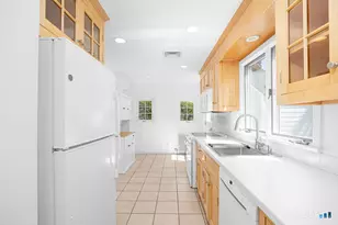 12 Roosevelt Rd, Westport, CT 06880 - Photo 5