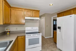 31 Broadleaf Cir, Suffield, CT 06093 - Photo 7