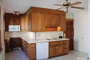 111 Bond St, Hartford, CT 06114 - Photo 5