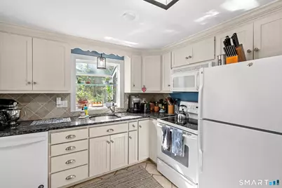 38 Barry Lane, Simsbury, CT 06070 - Photo 17