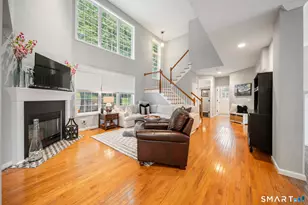 25 Independence Cir, Southbury, CT 06488 - Photo 9