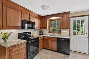 11 Kitteridge Hill Rd, Old Saybrook, CT 06475 - Photo 9