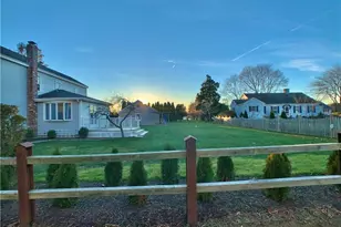 270 N Water St, Stonington, CT 06378 - Photo 5