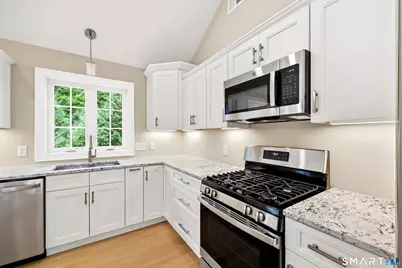 672 Vernon Street, Manchester, CT 06042 - Photo 7