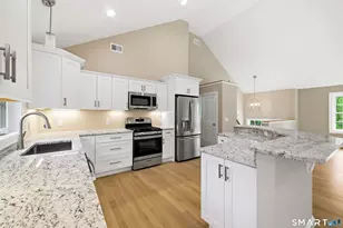 672 Vernon St, Manchester, CT 06042 - Photo 3